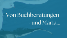 Textgrafik: "Von Buchberatungen und Maria" mit untergelegtem Bild von einer Möwe, die sich im Wasser spiegelt.